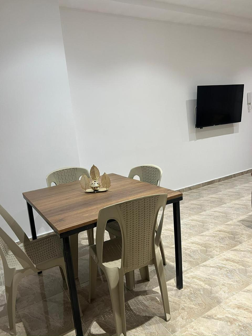 Apartment R Adem 1 *