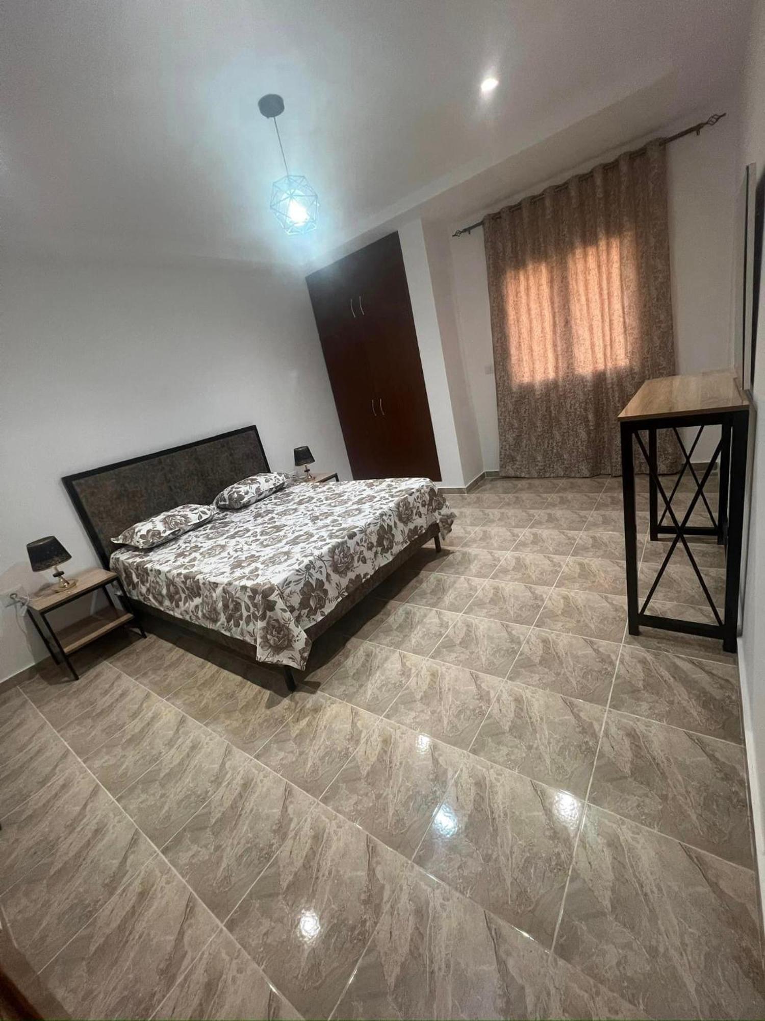 R Adem 1 Apartment